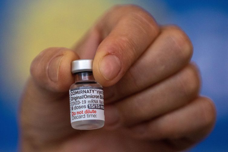 Rio começa segunda etapa de vacina Pfizer bivalente contra covid-19