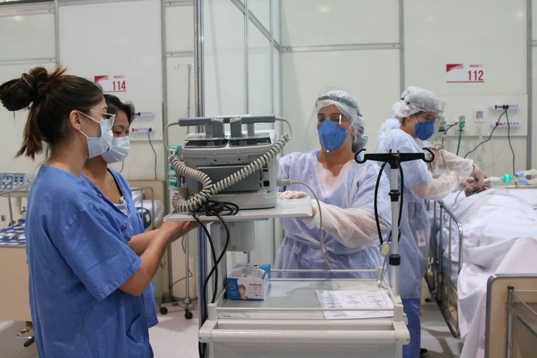 Três anos depois, profissionais de saúde ainda sentem peso da pandemia