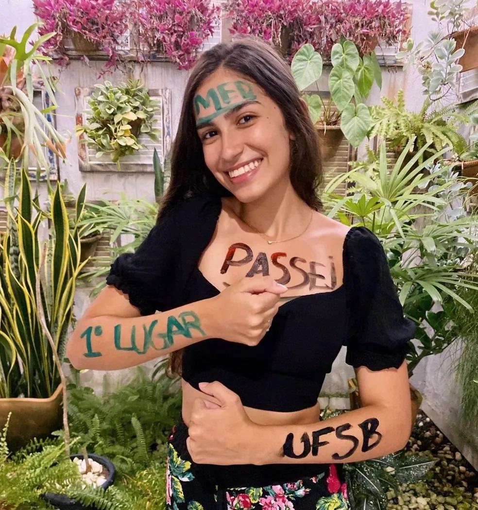 UFSB: adolescente baiana que tirou mil na redação do Enem passa em primeiro lugar em medicina