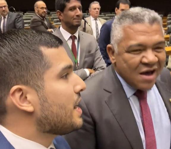 Valmir Assunção bate boca com André Fernandes por CPMI do 8 de janeiro