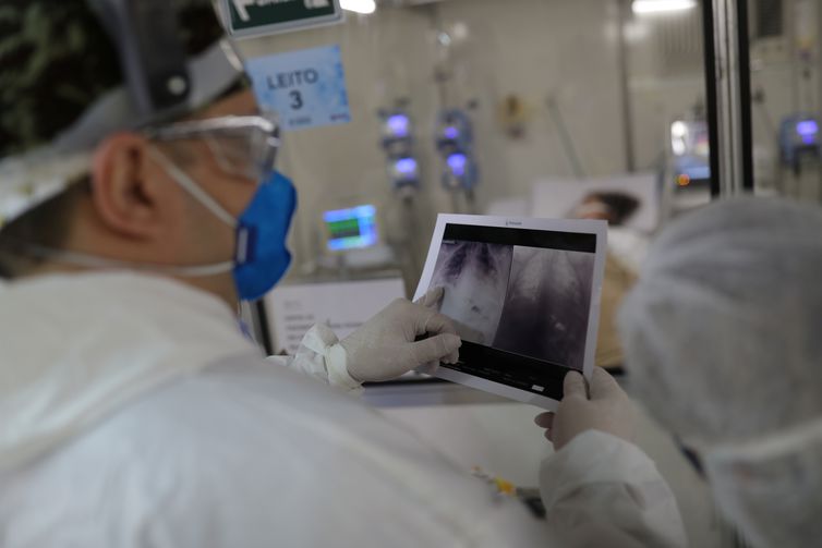 Anvisa flexibiliza uso de máscaras em hospitais 