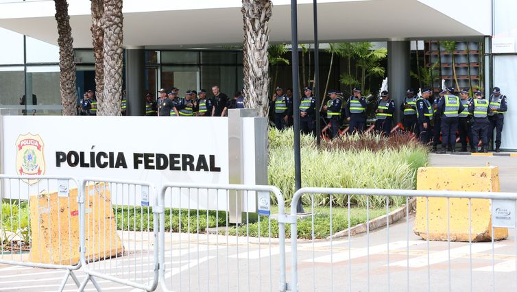 Bolsonaro depõe à PF por três horas sobre joias sauditas 