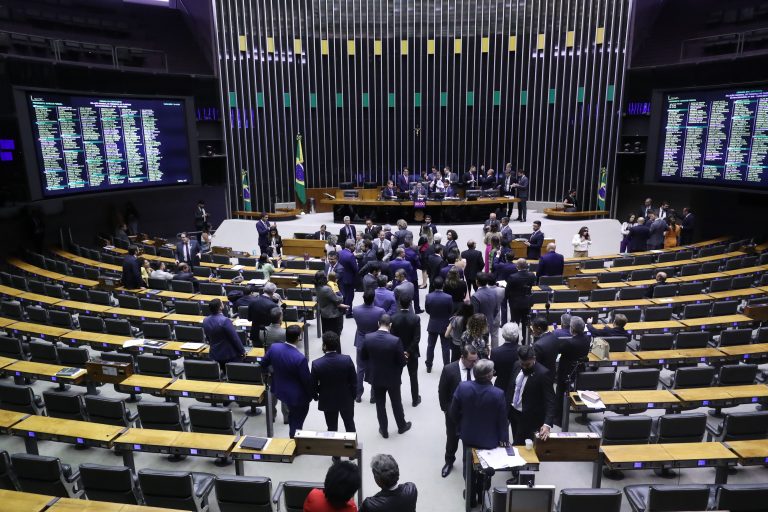 Câmara aprova dois requerimentos de urgência na sessão do Plenário desta quarta
