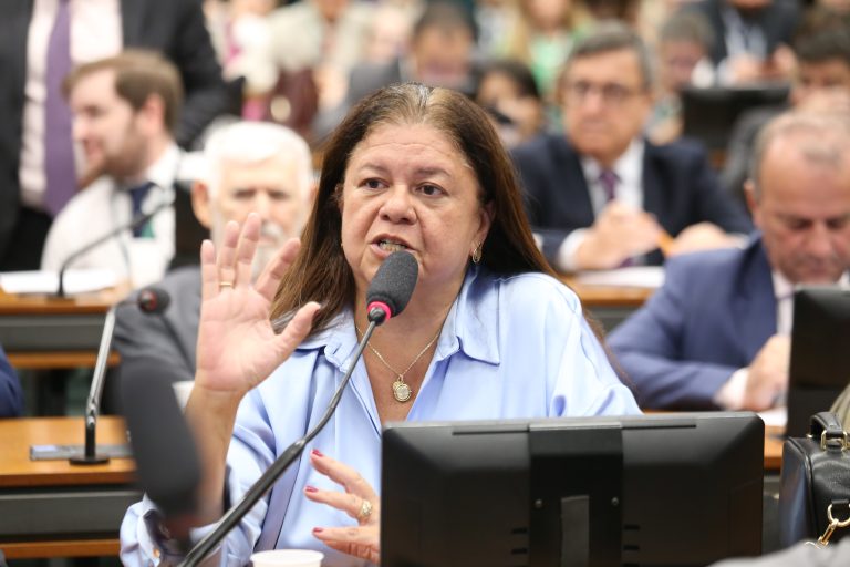 CCJ aprova criação de sistema de acompanhamento de estoque do SUS em tempo real