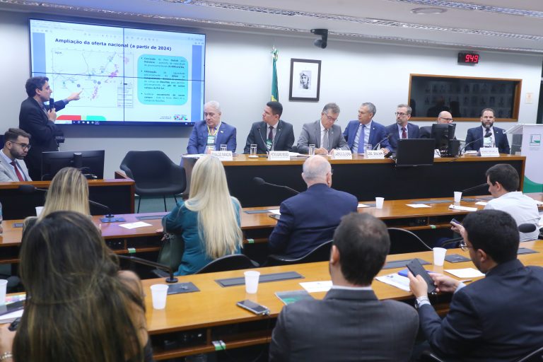 Deputados defendem fortalecimento da indústria nacional de fertilizantes