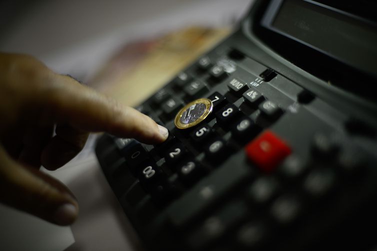 Ministério projeta superávit comercial recorde de US$ 84 bilhões 