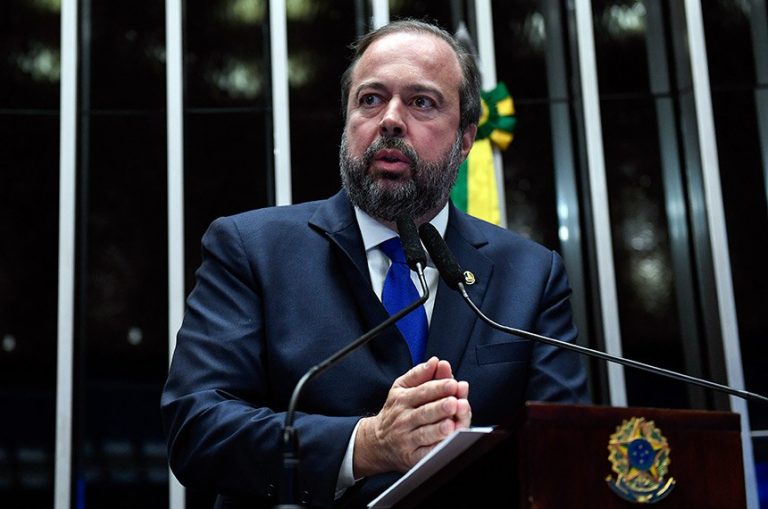 Ministro de Minas e Energia apresenta planos para o setor e explica nomeação de diretor da Eletronuclear