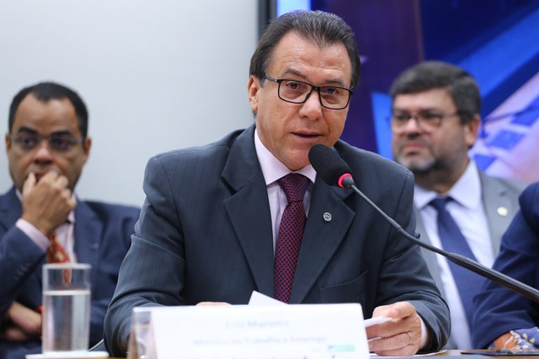 Ministro diz que política de valorização do salário mínimo será encaminhada em breve ao Congresso