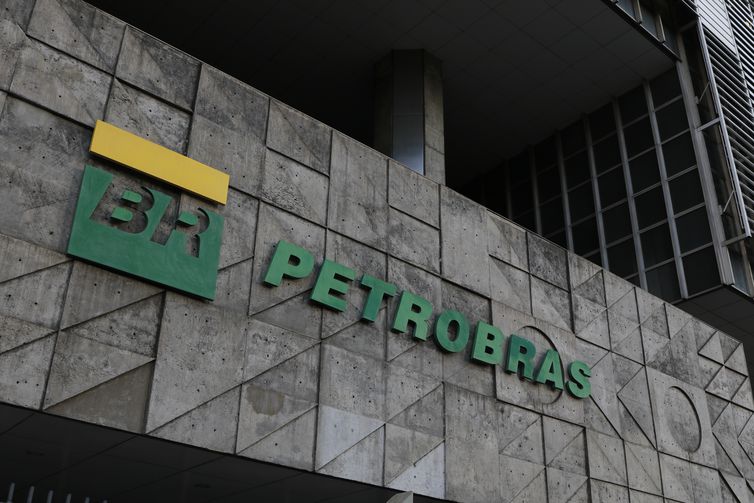 Petrobras vai revisar processos de desinvestimentos 