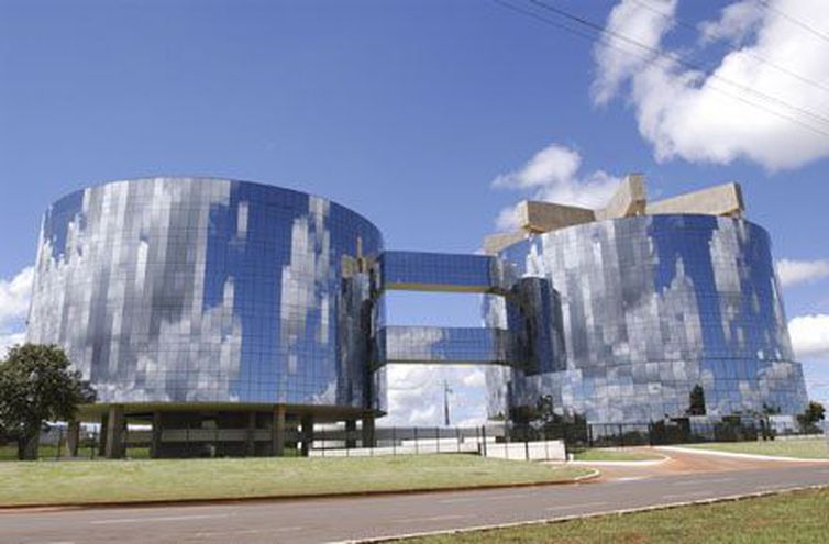 PGR é contra pedido de Robinho para traduzir processo que o condenou 