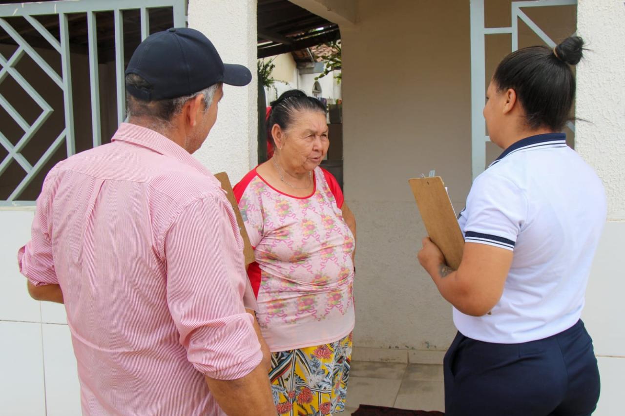 Regularização fundiária: Prefeitura realiza cadastro socioeconômico em bairro de Teixeira de Freitas