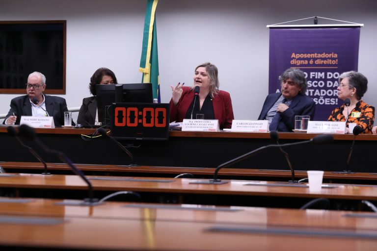 Sindicatos criticam incidência de contribuição de inativos sobre valores acima do mínimo