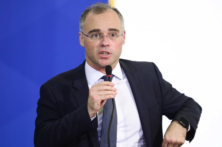 André Mendonça e Nunes Marques votam para manter indulto a Silveira 