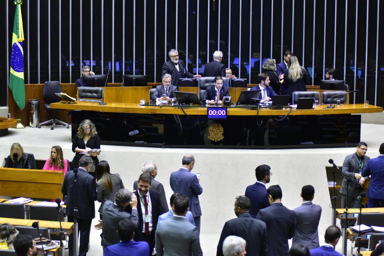 Aprovada urgência para projeto sobre centros de assistência integral ao paciente autista no SUS; acompanhe