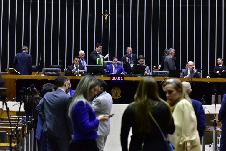 Câmara pode votar hoje equiparação de paciente com doença grave à pessoa com deficiência
