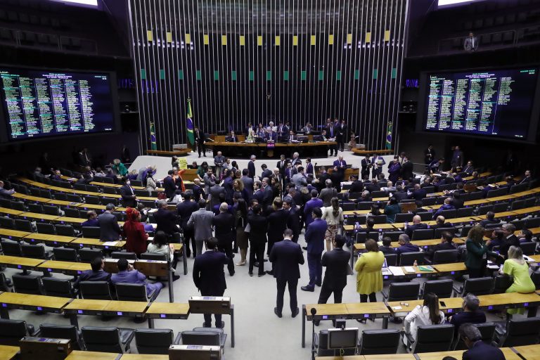Câmara pode votar projetos que beneficiam pessoas com transtorno do espectro autista