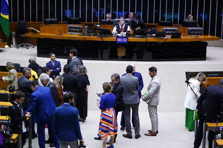 Câmara realiza sessão para análise de propostas; acompanhe