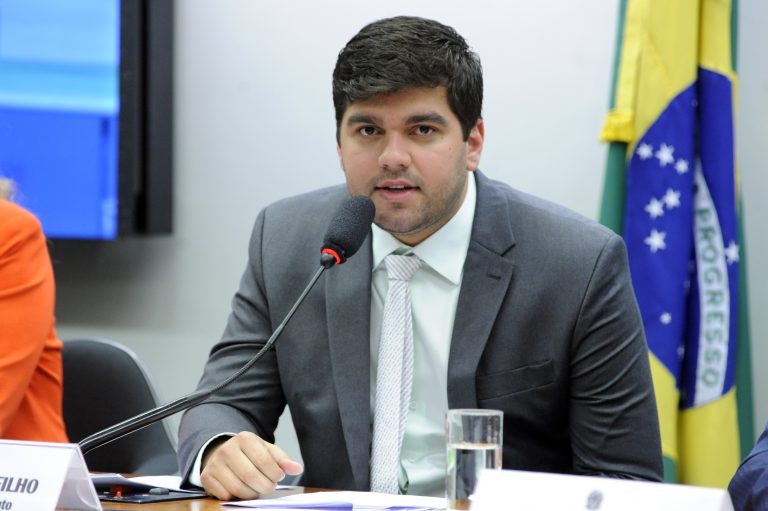 CCJ aprova projeto que regulamenta a profissão de musicoterapeuta