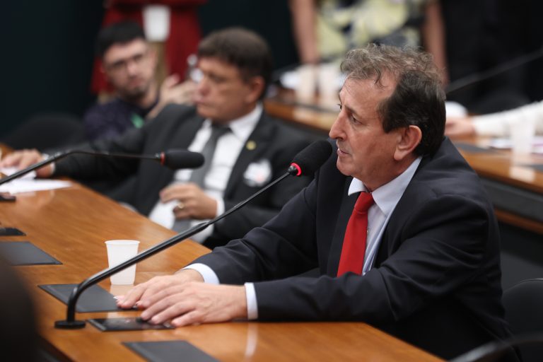 Comissão debate impactos dos agrotóxicos no Cerrado