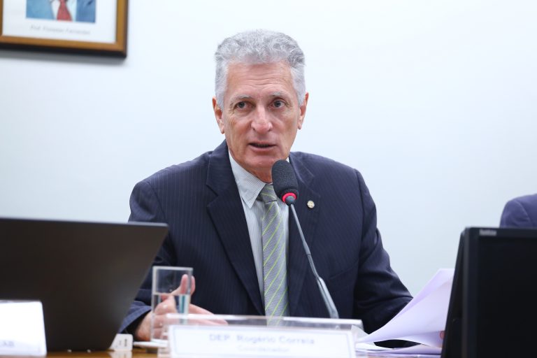 Comissão externa debate a recuperação dos danos causados pelo rompimento da barragem do Fundão, em Mariana