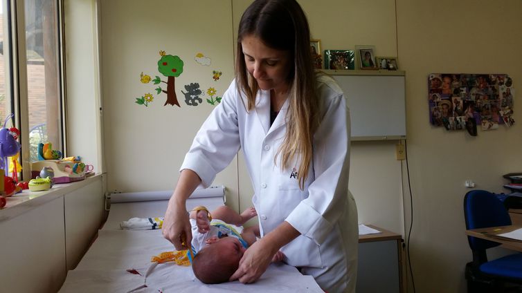 Covid-19 recua e  aumentam infecções respiratórias entre crianças 
