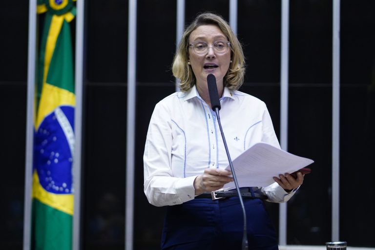 Deputados avaliam com otimismo e precaução a nova política de preços da Petrobras