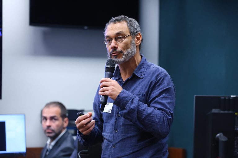 Especialistas defendem atualização de protocolos de tratamento para aids e hepatites virais