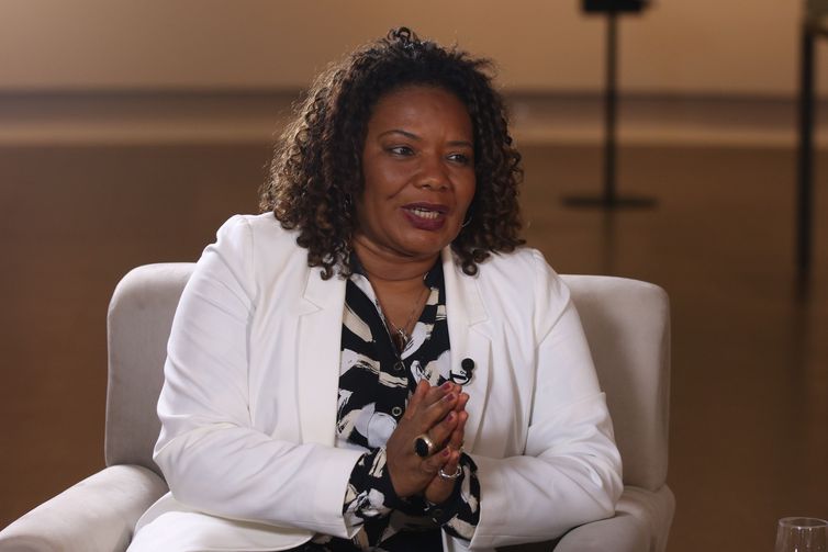 Lei Paulo Gustavo é para descentralizar recursos, diz ministra