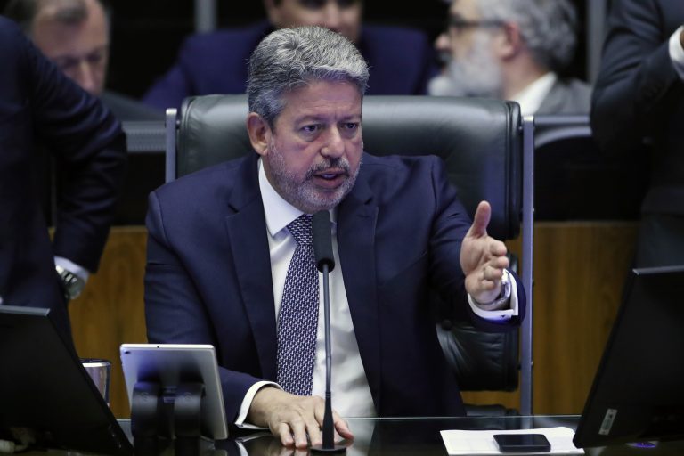 Lira espera a votação das novas regras fiscais e da reforma tributária neste semestre