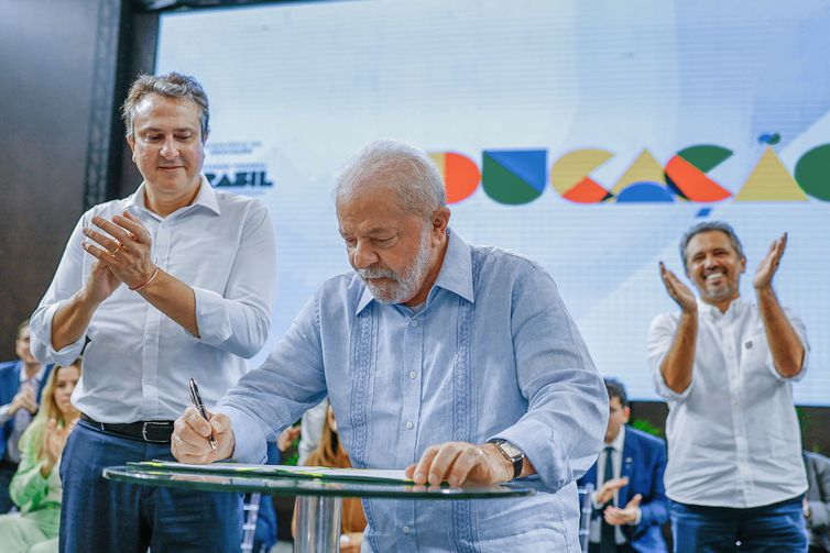 Lula diz que base de apoio no Congresso será testada a cada votação 