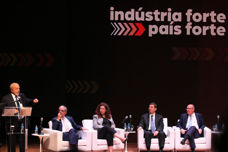 Lula prega paciência com mudanças na estrutura de ministérios