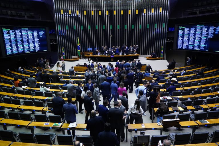 Projeto do arcabouço fiscal prevê medidas de contenção de despesas