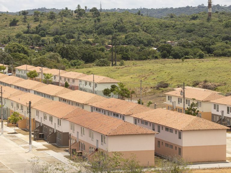 Relatório do novo regime fiscal prevê medidas para incentivar investimentos