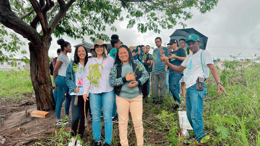 Secretaria de Meio Ambiente promove visita de alunos da UFSB na Biquinha