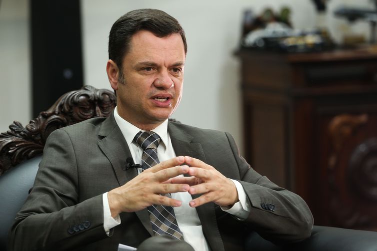 Torres deixa sede da PF após depoimento sobre ação da PRF nas eleições