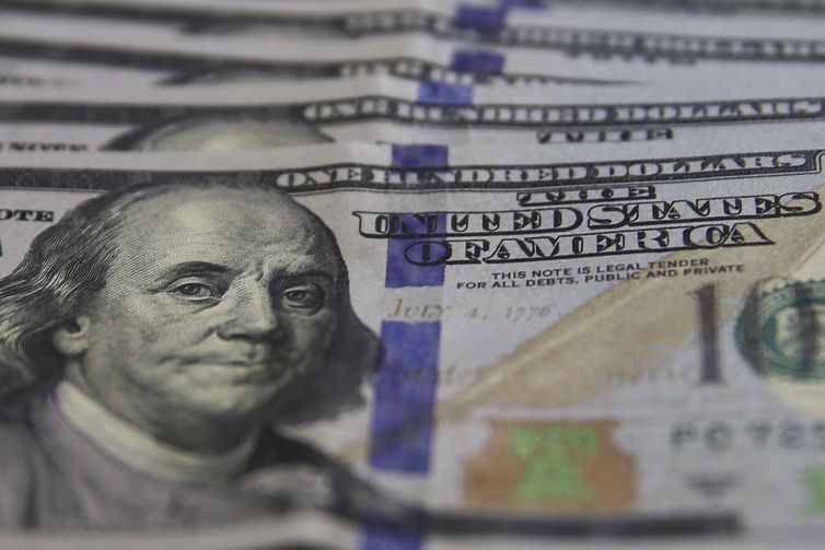 Bolsa fecha no maior nível em sete meses após inflação recuar