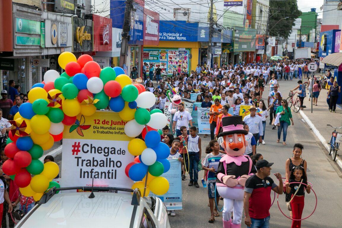 Caminhada para a erradicação do trabalho infantil ocorreu nesta segunda (12); confira