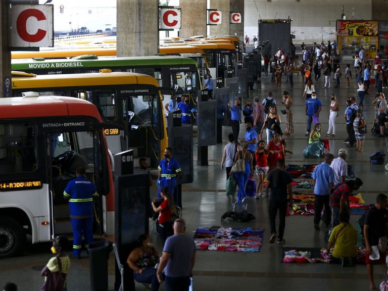 Comissões debatem proposta para efetivar o direito ao transporte