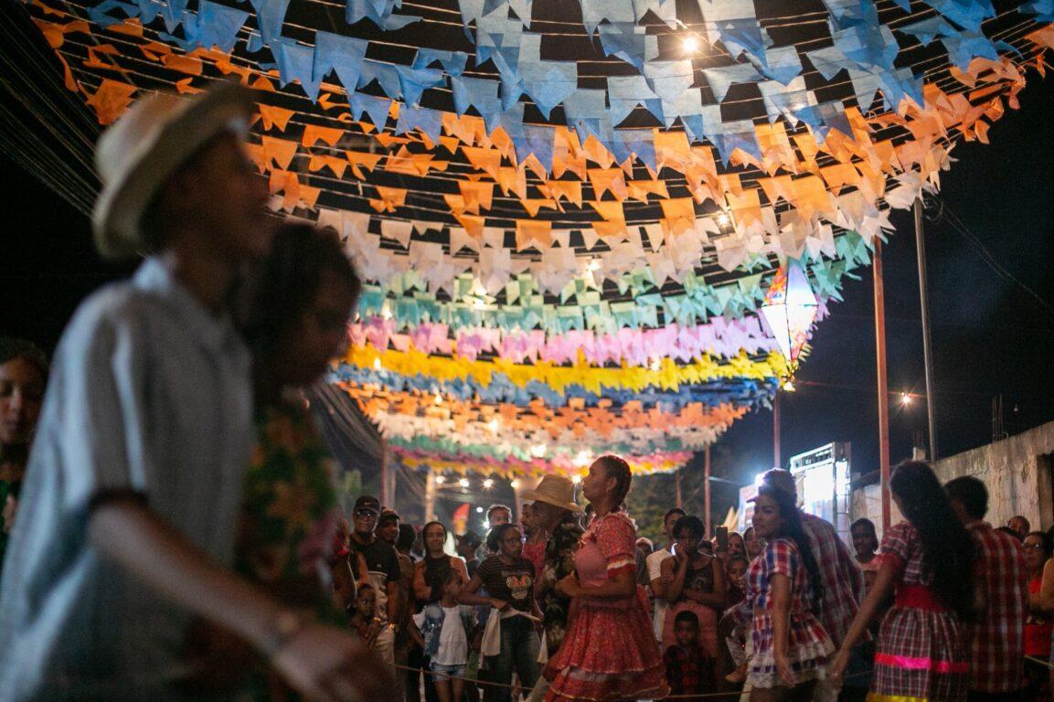 Junior Moreno, Neto Brito, Tainá Byeddo e Os Coronéis agitam segundo dia do São João nos Bairros