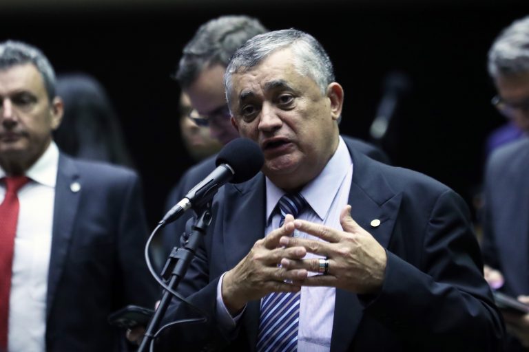Líder do governo diz que não vai se opor ao pedido de recriação da Funasa; acompanhe