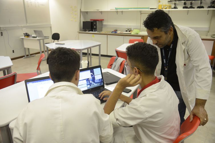 MEC inicia consulta pública virtual sobre reforma do ensino médio 