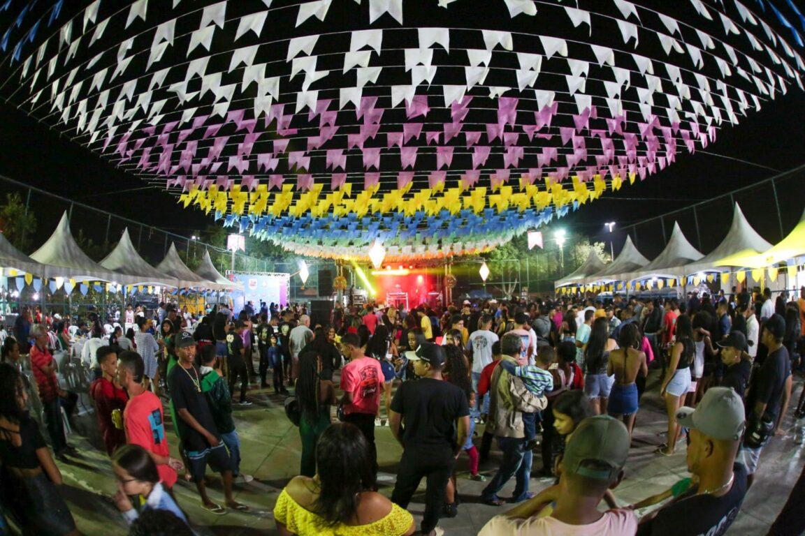 Ministério Atos, Neto Brito e Maxuel Lima marcam primeiro dia do São João nos Bairros