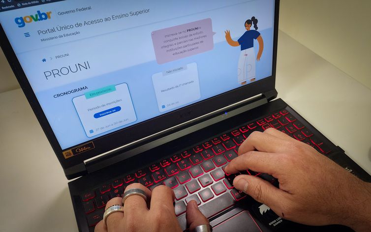 Prazo para inscrição no Prouni termina nesta sexta-feira 
