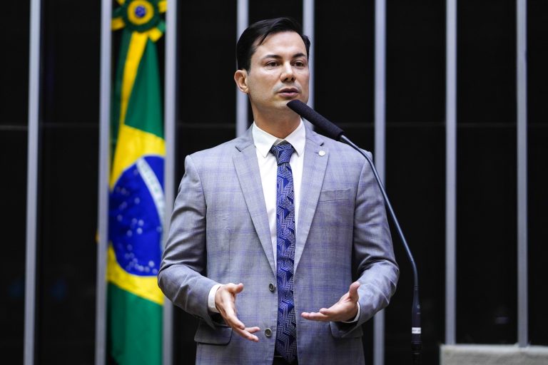 Projeto fixa desconto em tarifas de energia para abrigos de pessoas carentes LGBTQIAP+