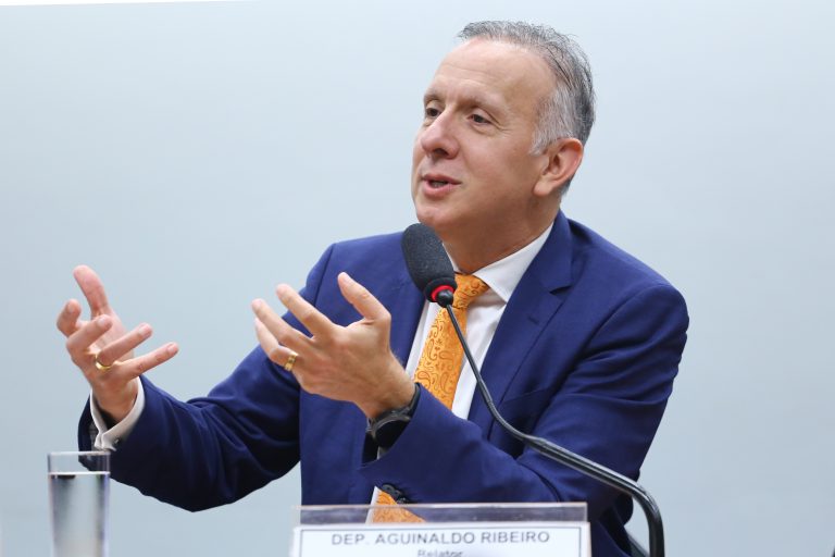 Relator da reforma tributária apresenta parecer, mas diz que é 