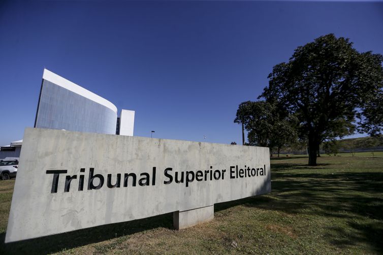 TSE tem placar de 2 a 1 pela inelegibilidade de Bolsonaro