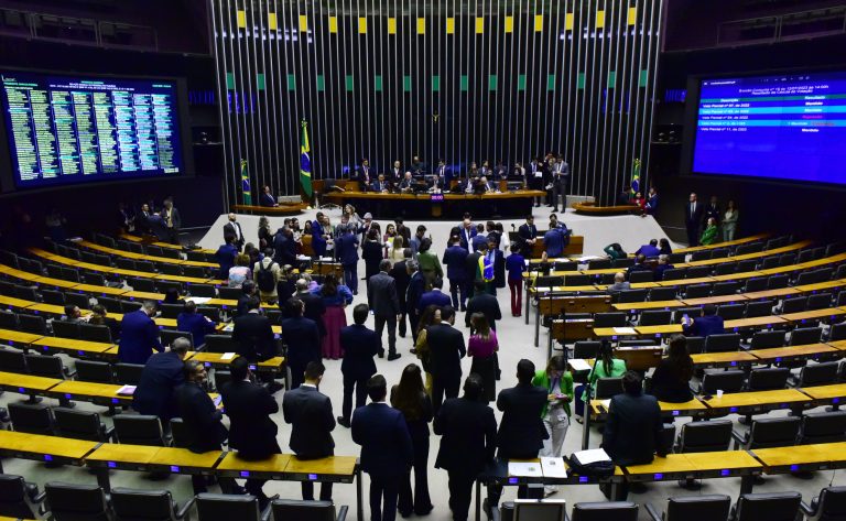 Congresso aprova crédito orçamentário de R$ 3,5 bi e reajuste das forças de segurança do DF