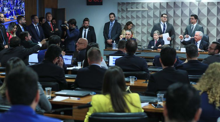 CPMI interroga ex-ajudante de Bolsonaro sobre conspiração golpista