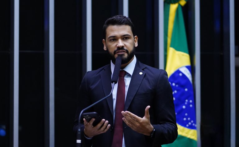 Instalada comissão que vai analisar MP das obras paradas em escolas