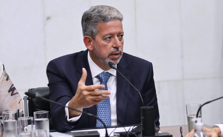 Lira espera consenso para votar a reforma tributária até sexta-feira